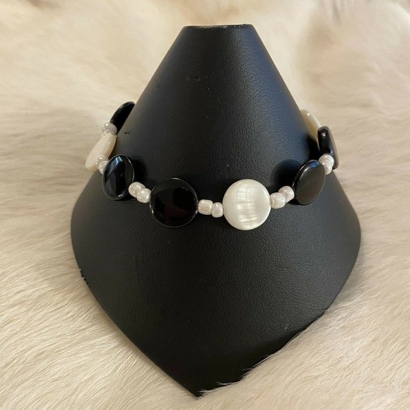 BLack White Mother of Pearl Bead Bracelet Stretch Painted 6652 - Picture 1 of 9